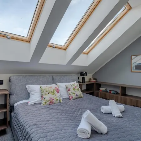 Villa Dom Black & Vibe - Z Ogrodem, Blisko Lasu, Dobry Design, Workation - Spaceapart Jelenia Góra