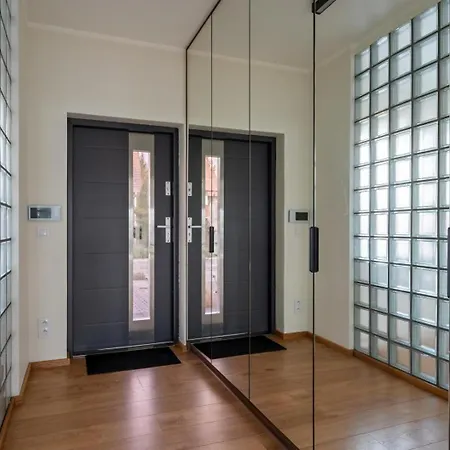 Dom Black & Vibe - Z Ogrodem, Blisko Lasu, Dobry Design, Workation - Spaceapart Villa *